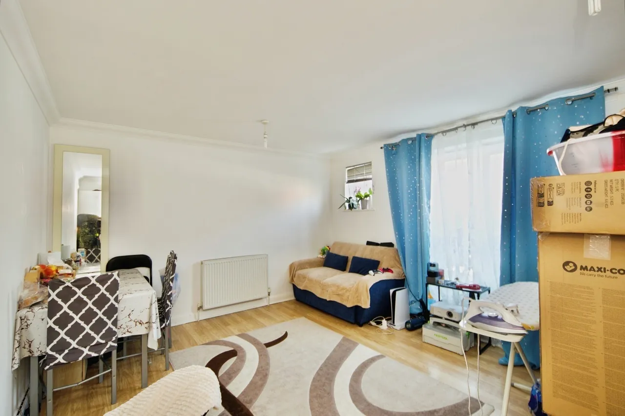 St. Mark's Place, Dagenham, RM10, photo 3