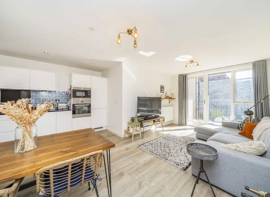 2 bed flat for sale — River Rise Close, Surrey Quays, SE8