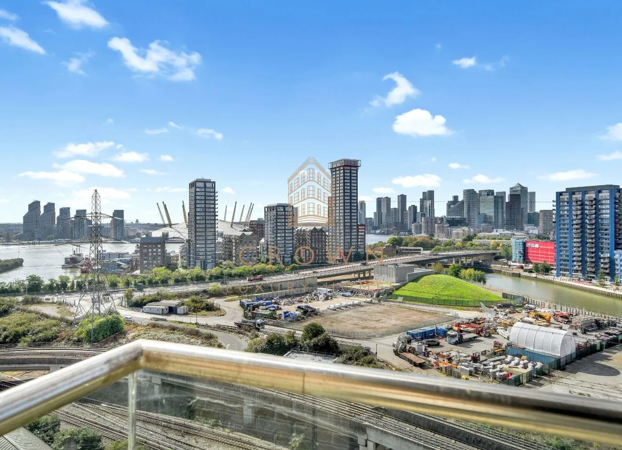 Silvertown Way, London, E16, photo 3