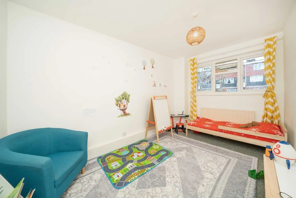 Acre Road, KT2, photo 5
