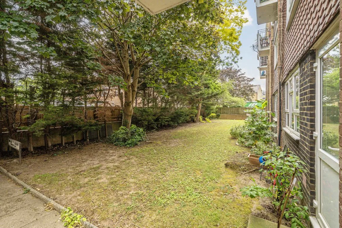 Acre Road, KT2, photo 6