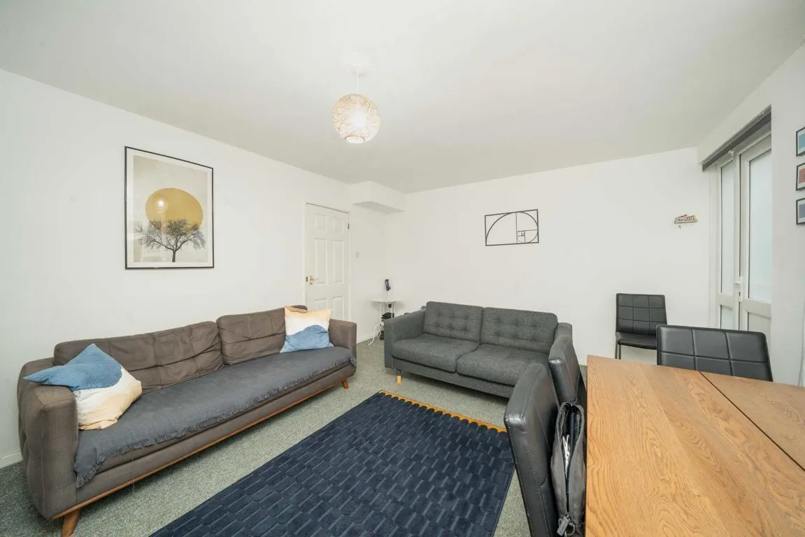 Acre Road, KT2, photo 2