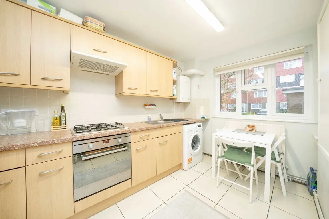 Acre Road, KT2, photo 3