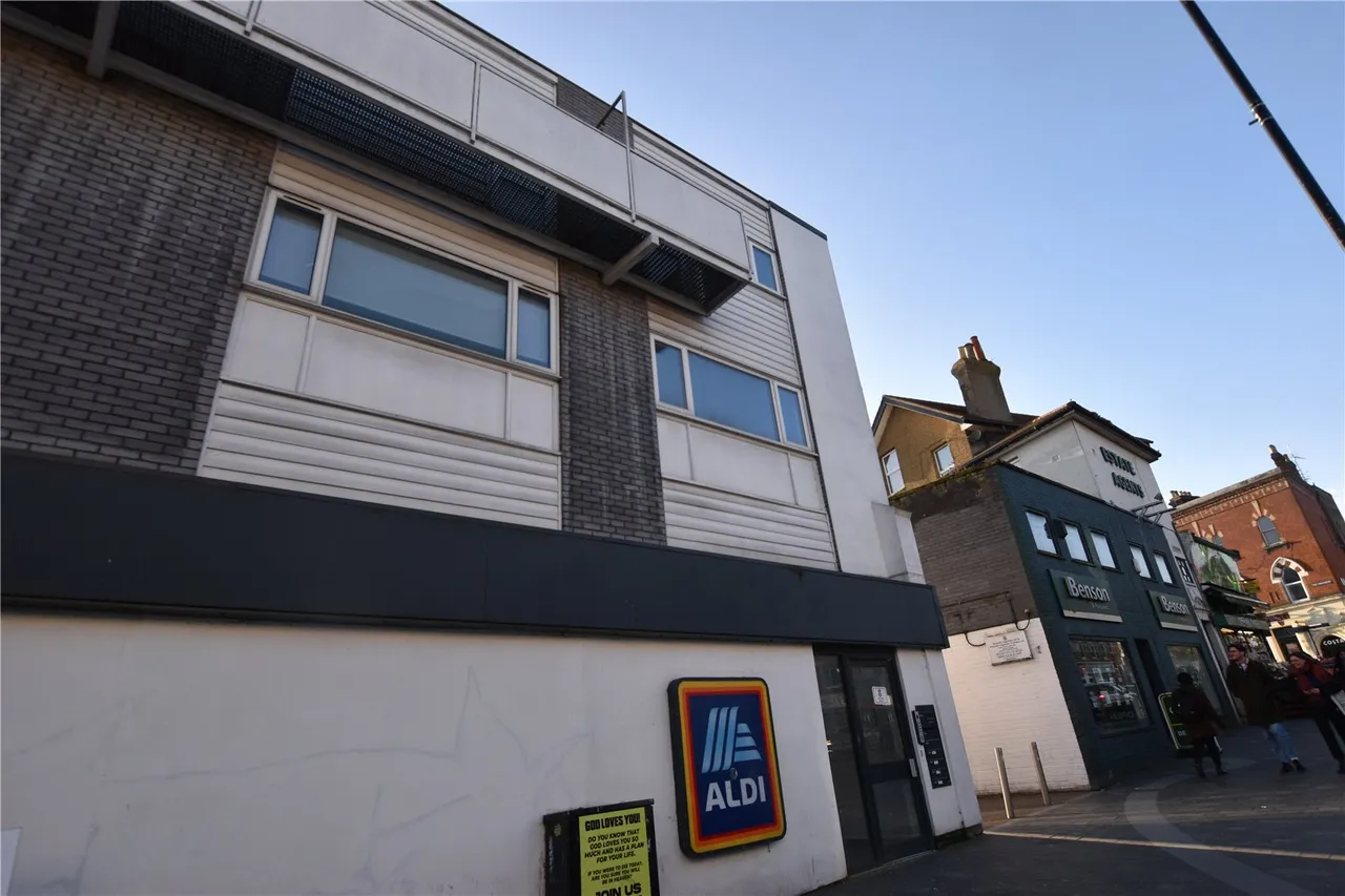 2 bed flat to rent, Station Road, London, SE25