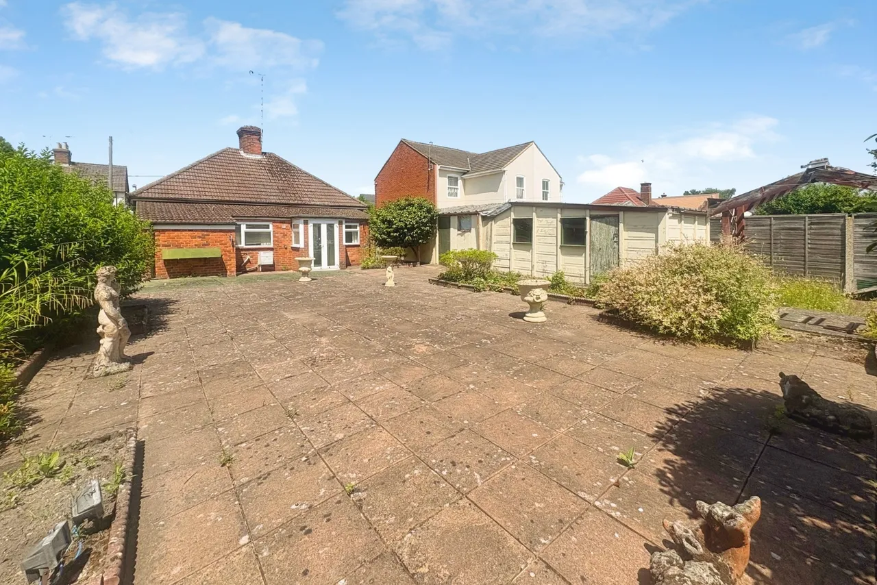 Orchard Road, Badshot Lea, Farnham, Surrey, GU9 9LH, photo 2