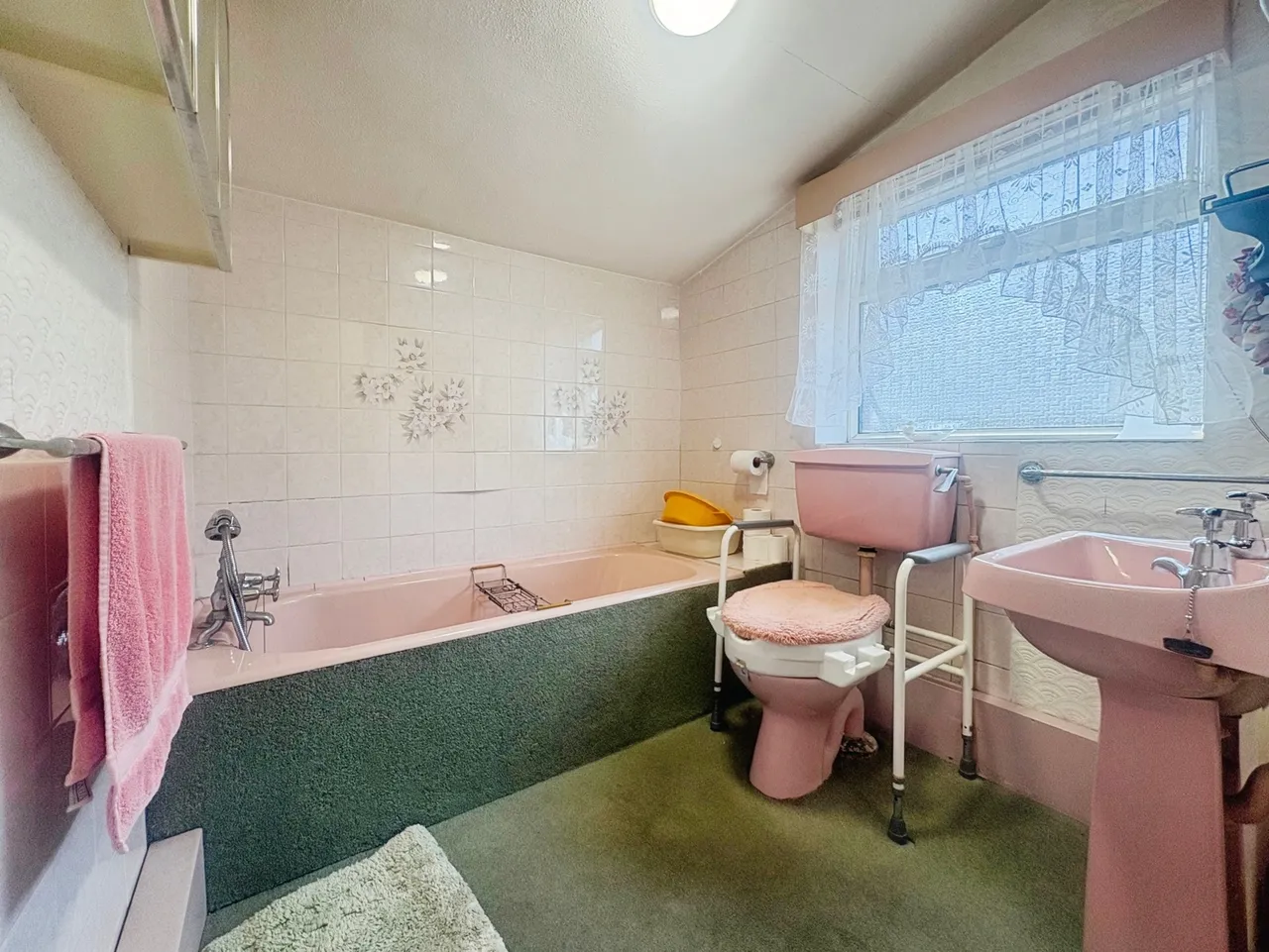 Orchard Road, Badshot Lea, Farnham, Surrey, GU9 9LH, photo 9