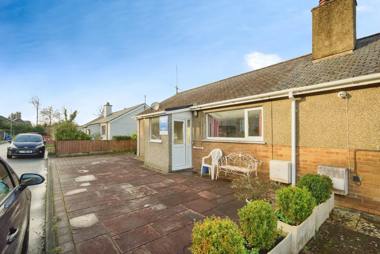 2 bed house for sale, Maes Hendre, Penrhyndeudraeth, LL48