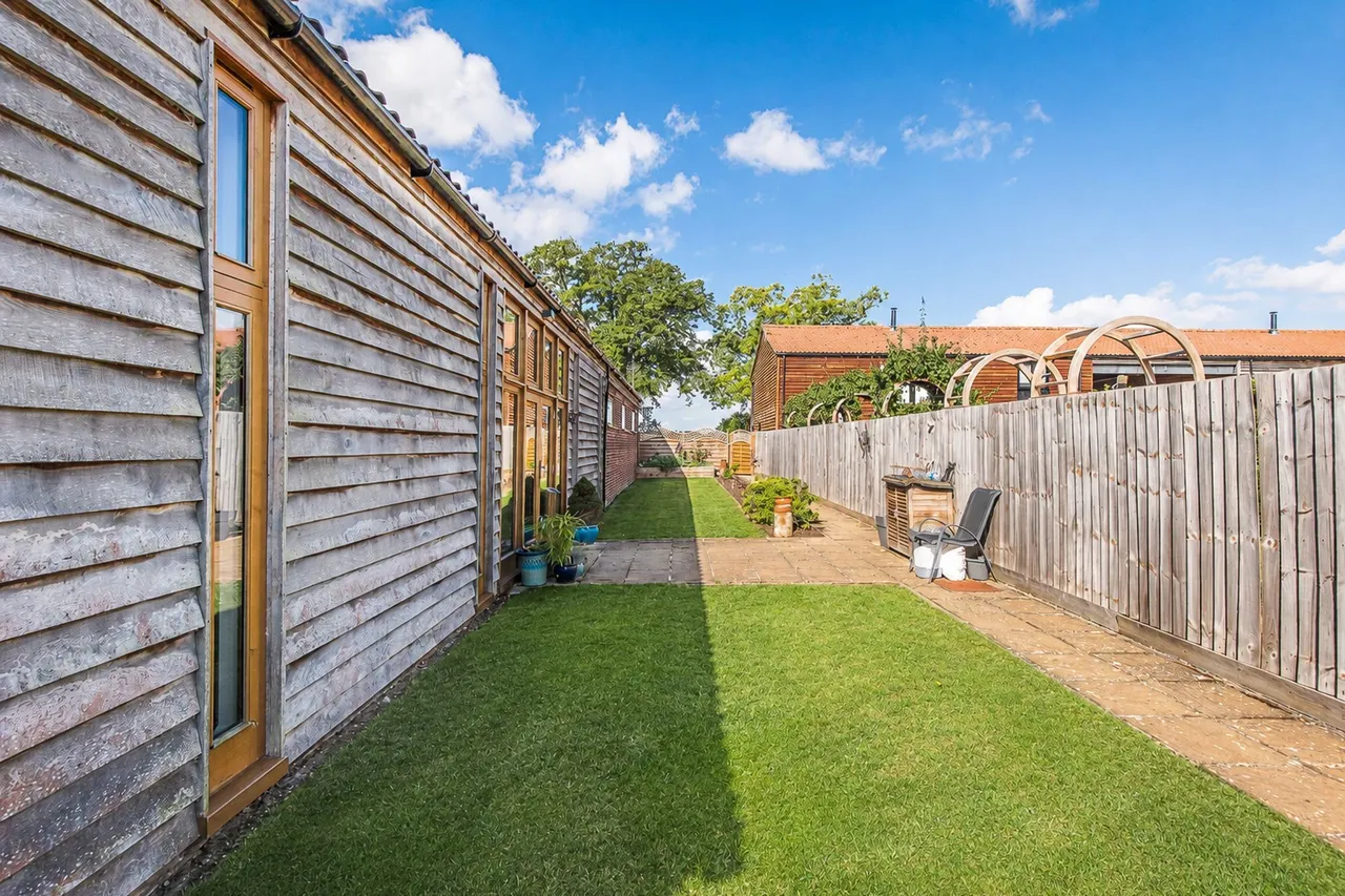 Lateral Living in the Norfolk Country, photo 16