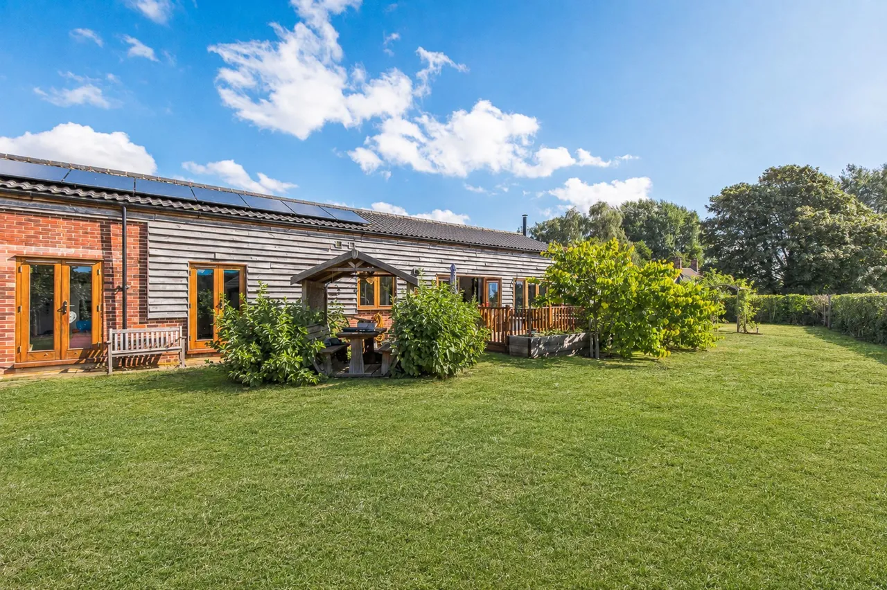 Lateral Living in the Norfolk Country, photo 4
