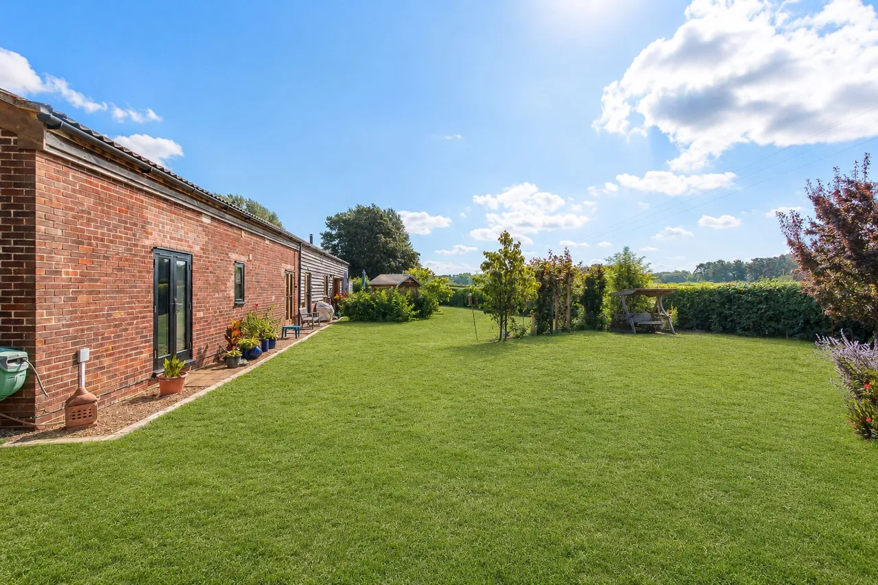 Lateral Living in the Norfolk Country, photo 14
