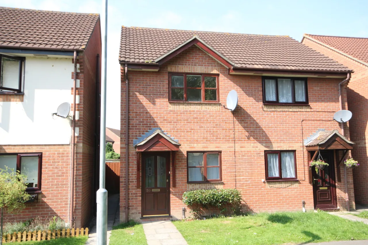 2 bed house to rent, Leeward Close, Bridgwater