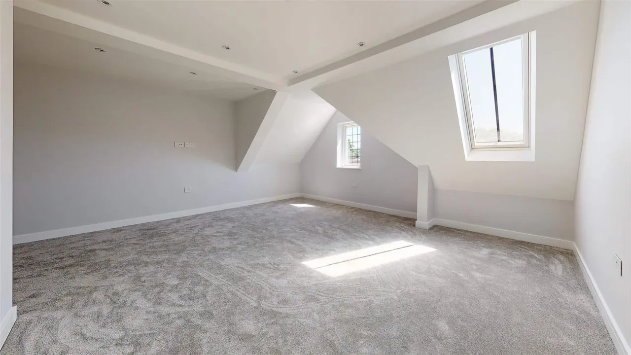 38 High Beech Road, Loughton, photo 5