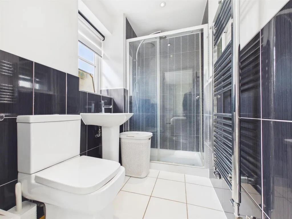 Elize Close, Berryfields, photo 13