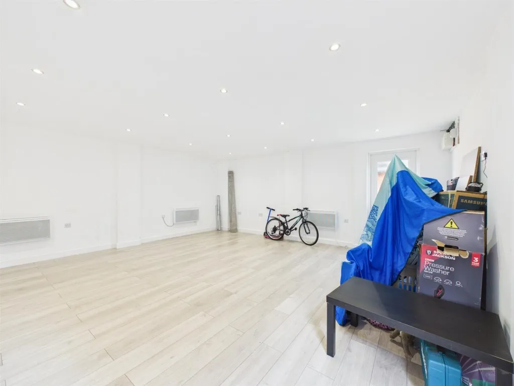 Elize Close, Berryfields, photo 16