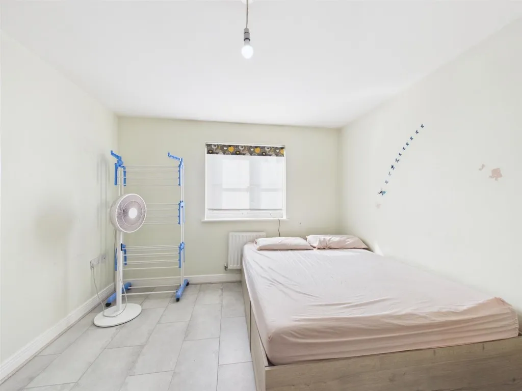 Elize Close, Berryfields, photo 8