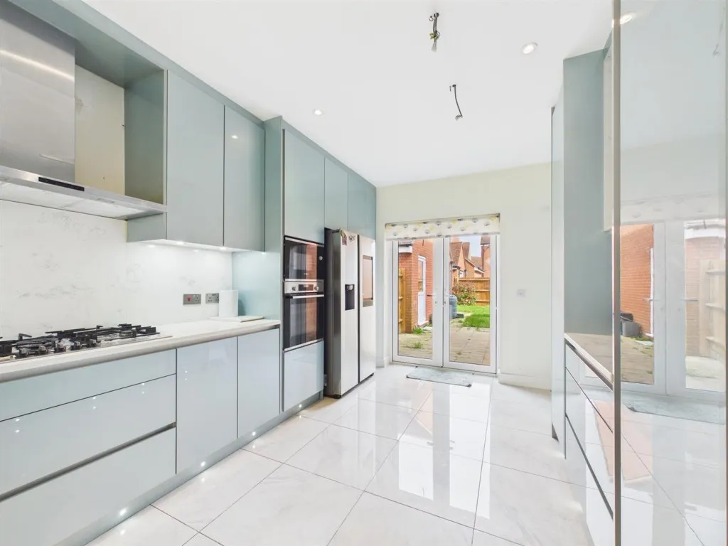 Elize Close, Berryfields, photo 4