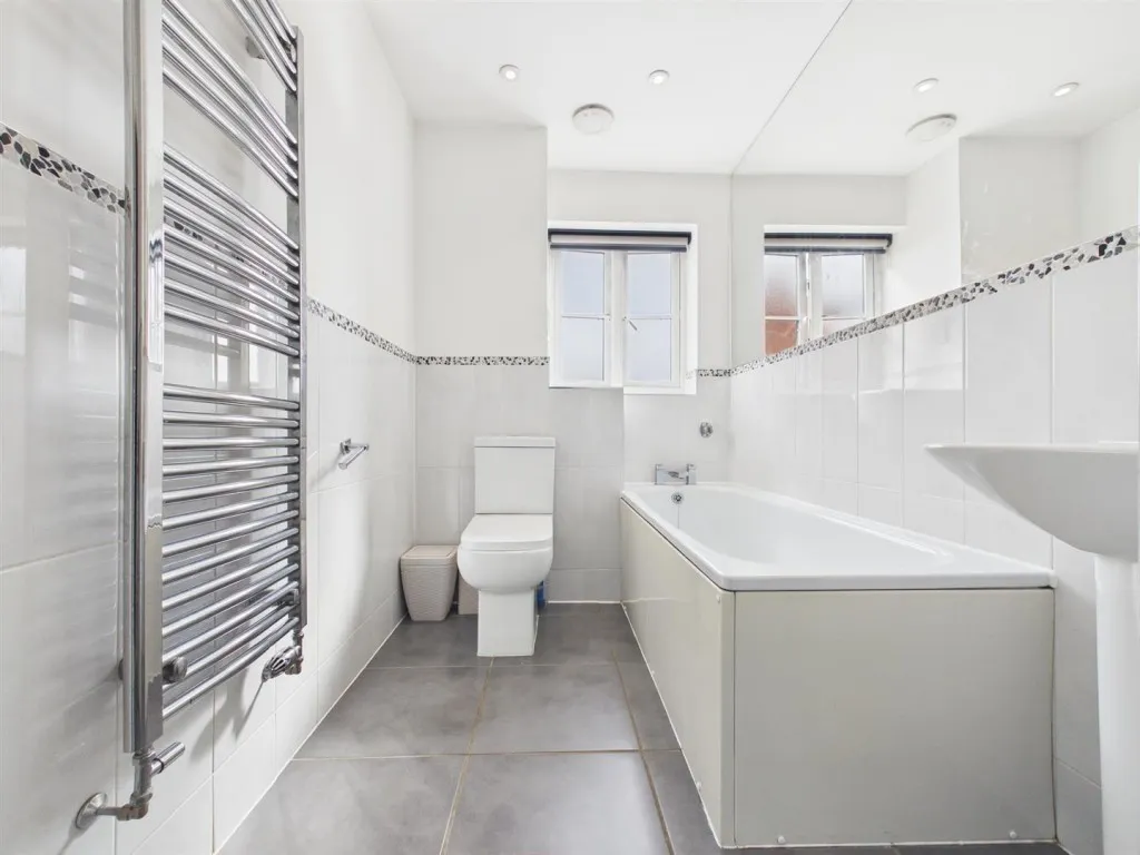 Elize Close, Berryfields, photo 12