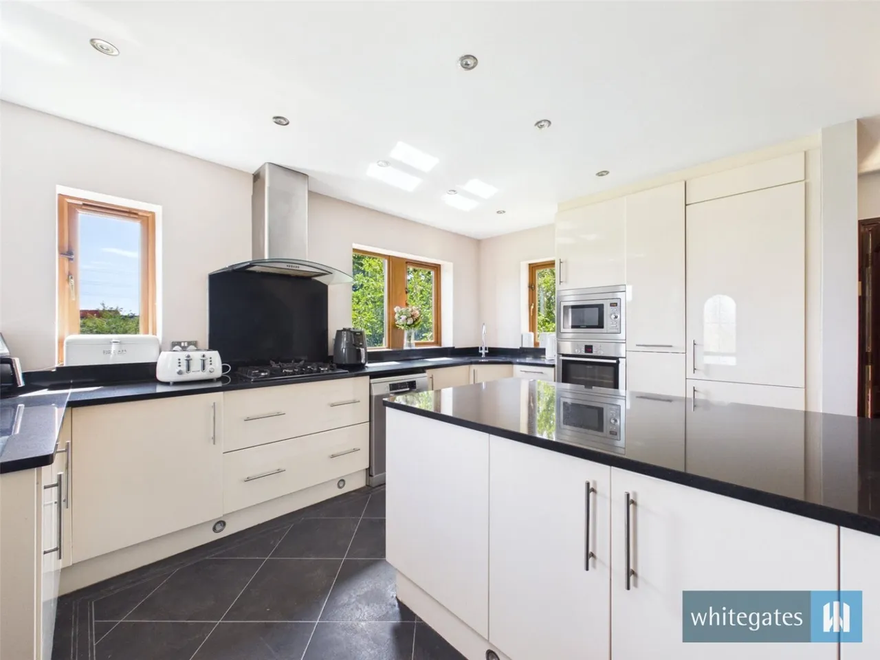 Robins Court, Oakenshaw, BD12, photo 11