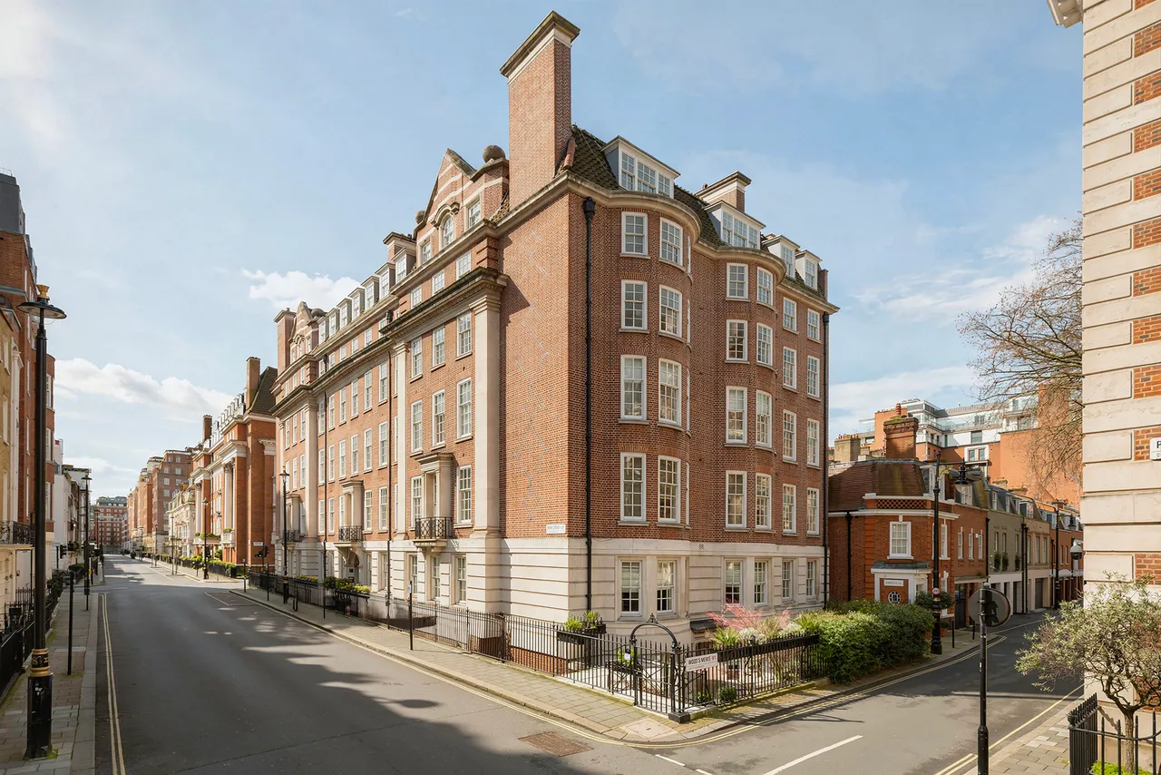 Upper Fielde, Mayfair, London, photo 2