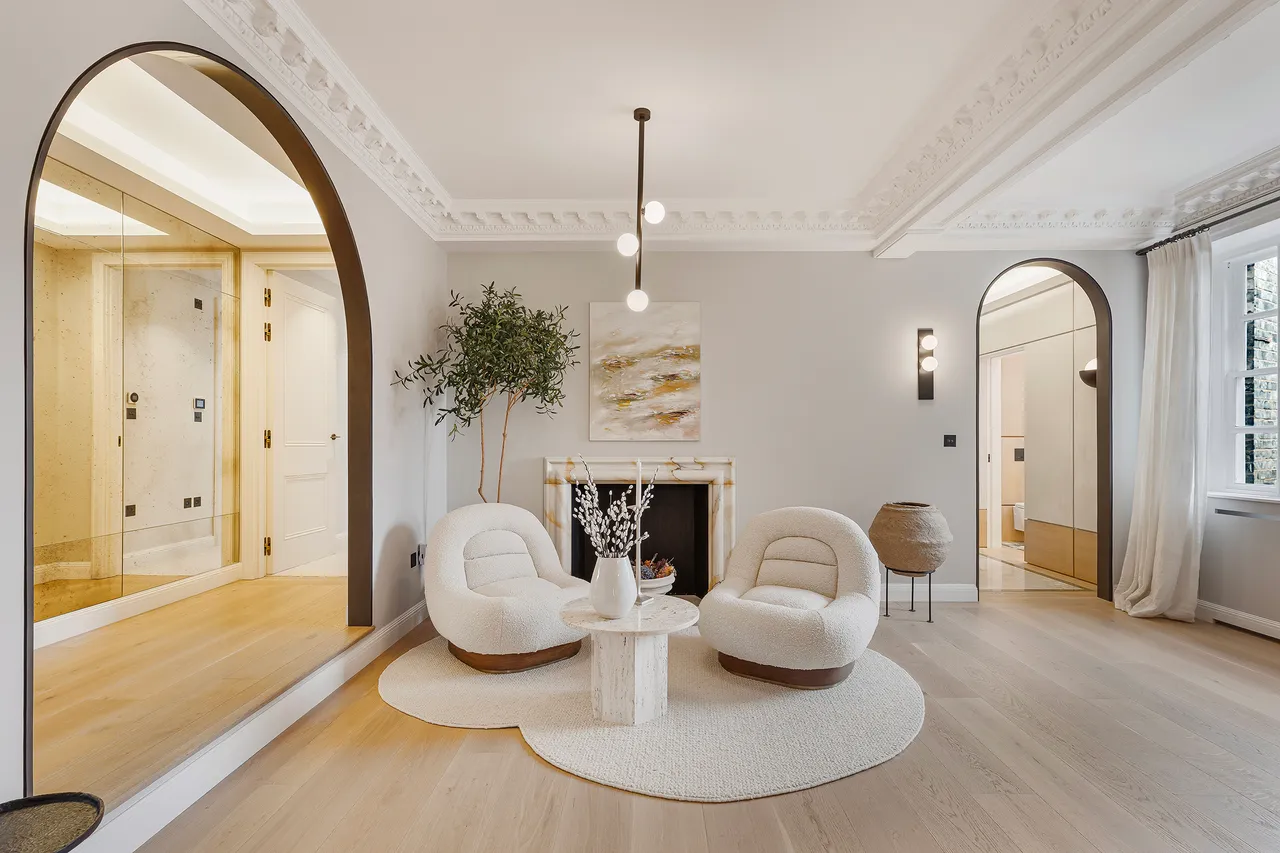 Upper Fielde, Mayfair, London, photo 6