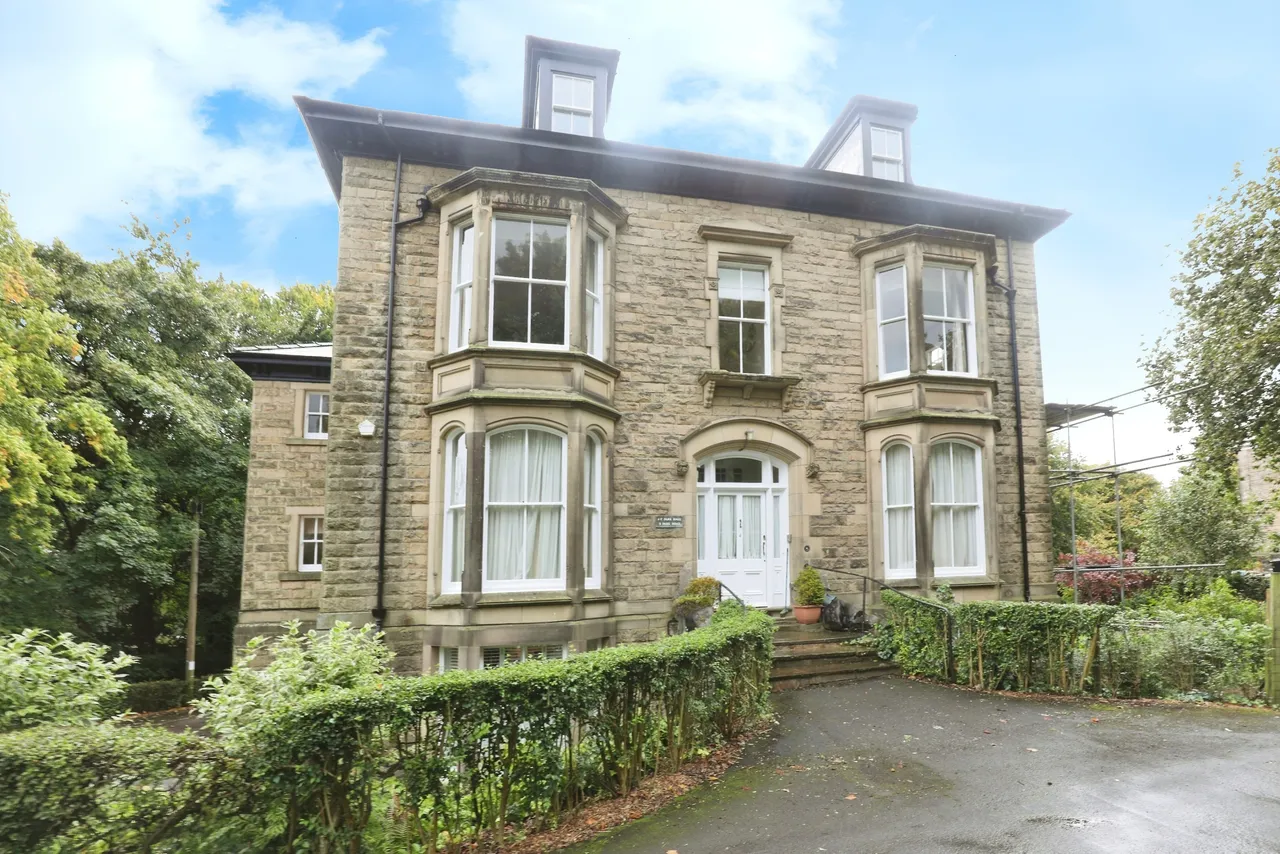3 bed flat for sale — Park Road, Buxton, Derbyshire, SK17