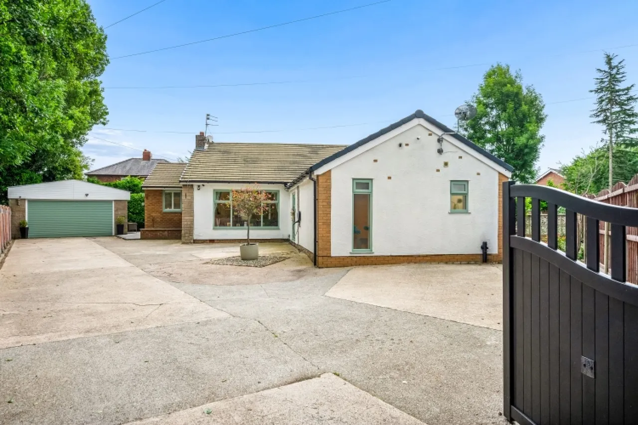 4 bed house for sale — 1 Danesway Walton-le-Dale, Walton-le-Dale, Preston, Lancashire, PR5 4UQ, UK