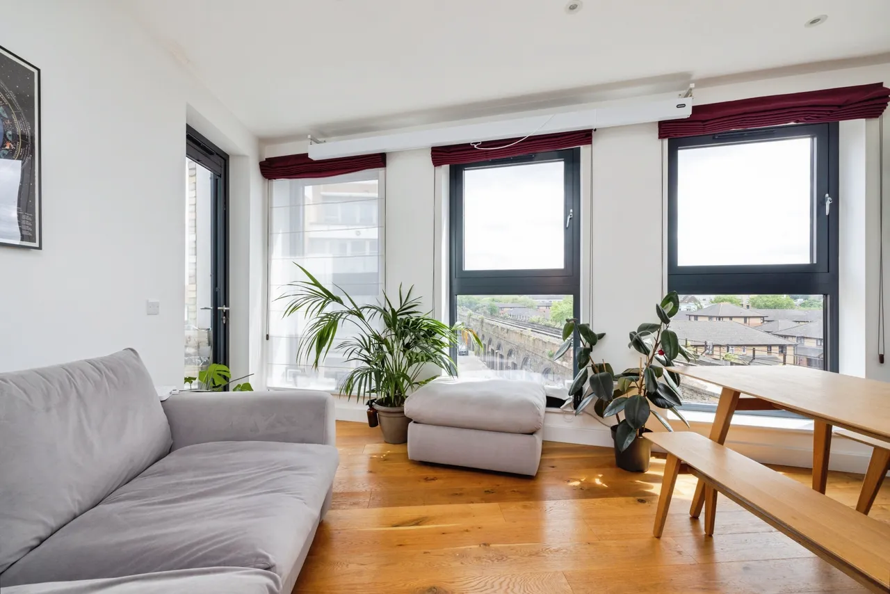 2 bed flat for sale, Arklow Road, London, SE8