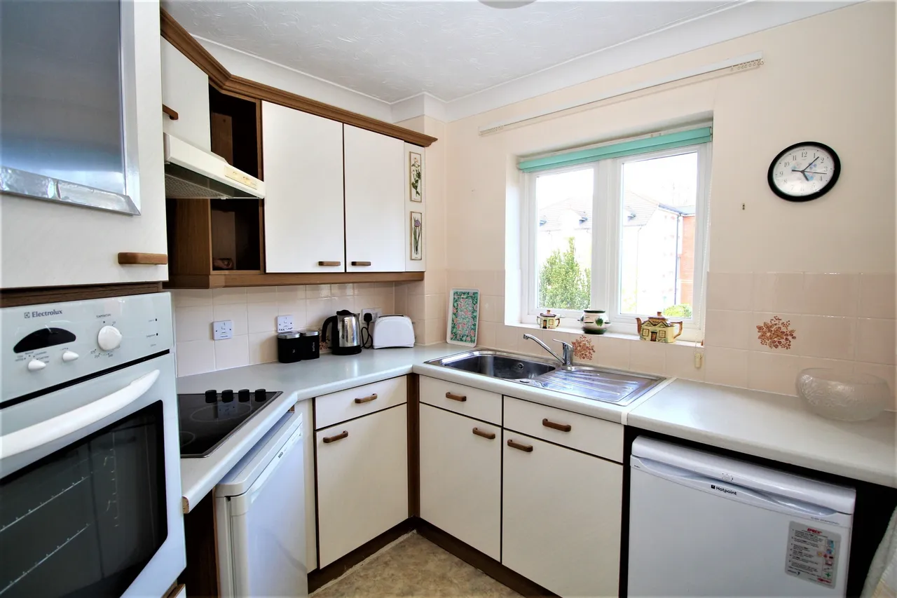 Ackender Road, Alton, GU34, photo 4
