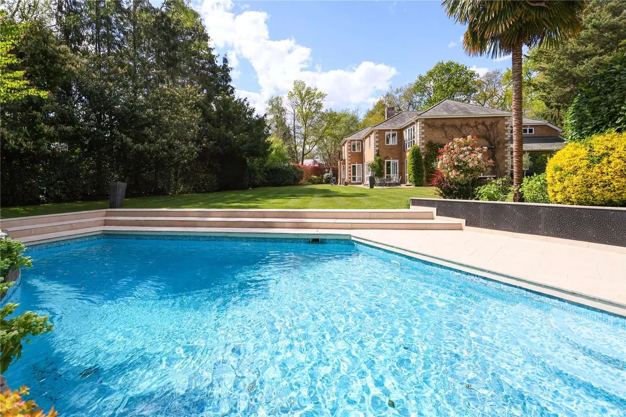 Albury Road, Burwood Park, Walton-on-Thames, Surrey, KT12 5DY, photo 2
