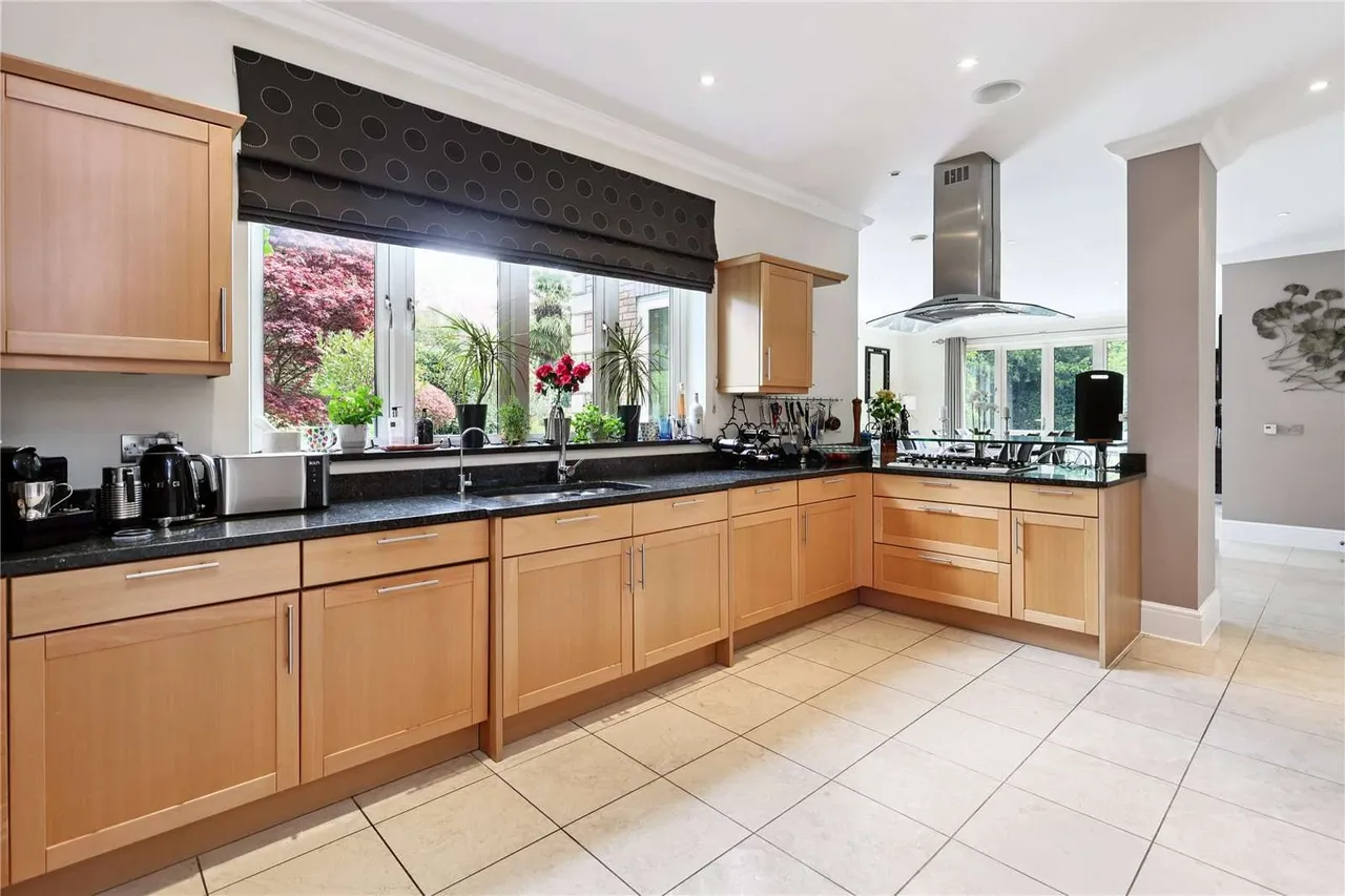 Albury Road, Burwood Park, Walton-on-Thames, Surrey, KT12 5DY, photo 6