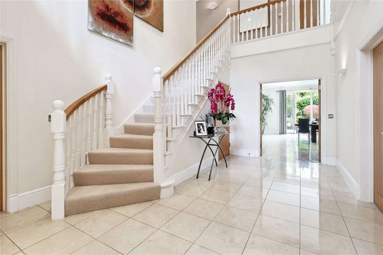 Albury Road, Burwood Park, Walton-on-Thames, Surrey, KT12 5DY, photo 3