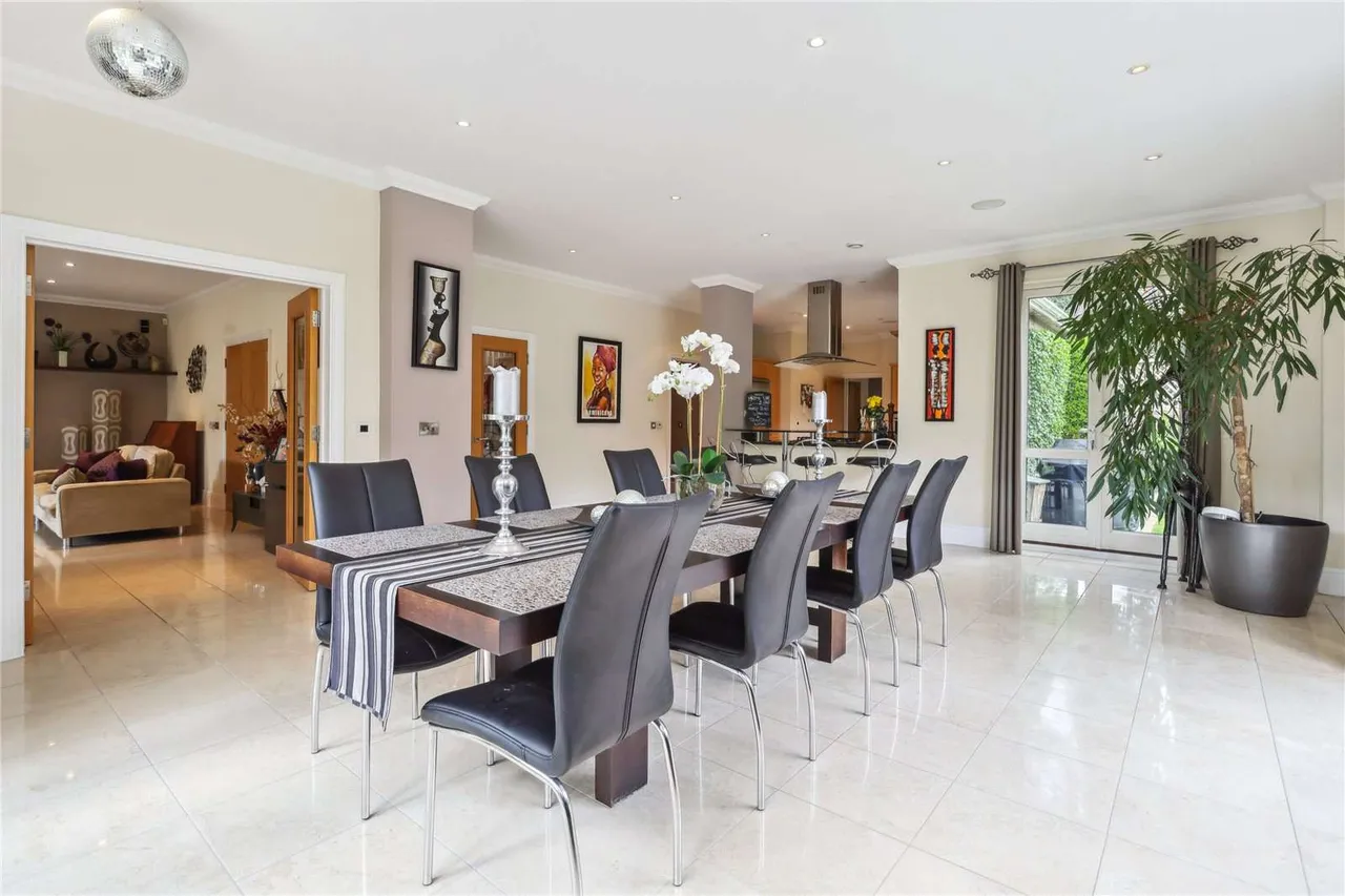Albury Road, Burwood Park, Walton-on-Thames, Surrey, KT12 5DY, photo 5