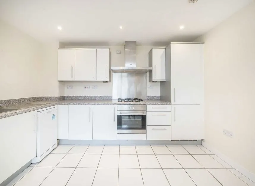 Uxbridge Road, Ealing, W13, photo 3