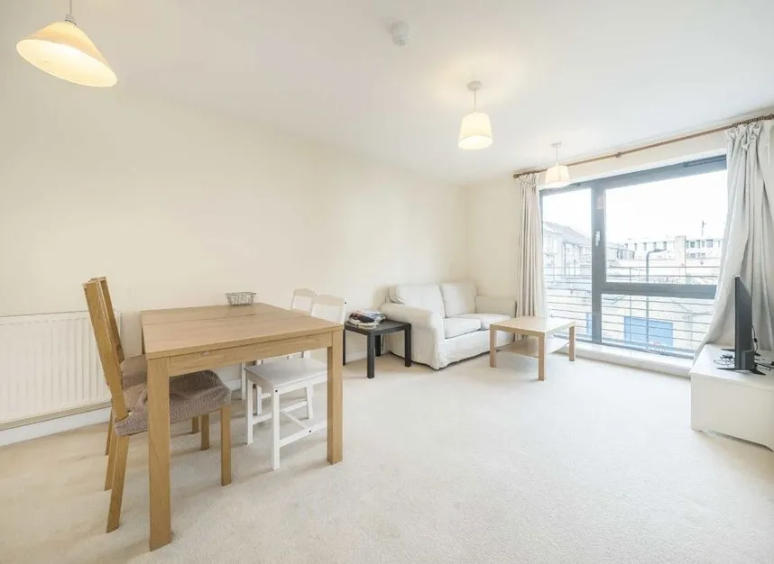 Uxbridge Road, Ealing, W13, photo 2