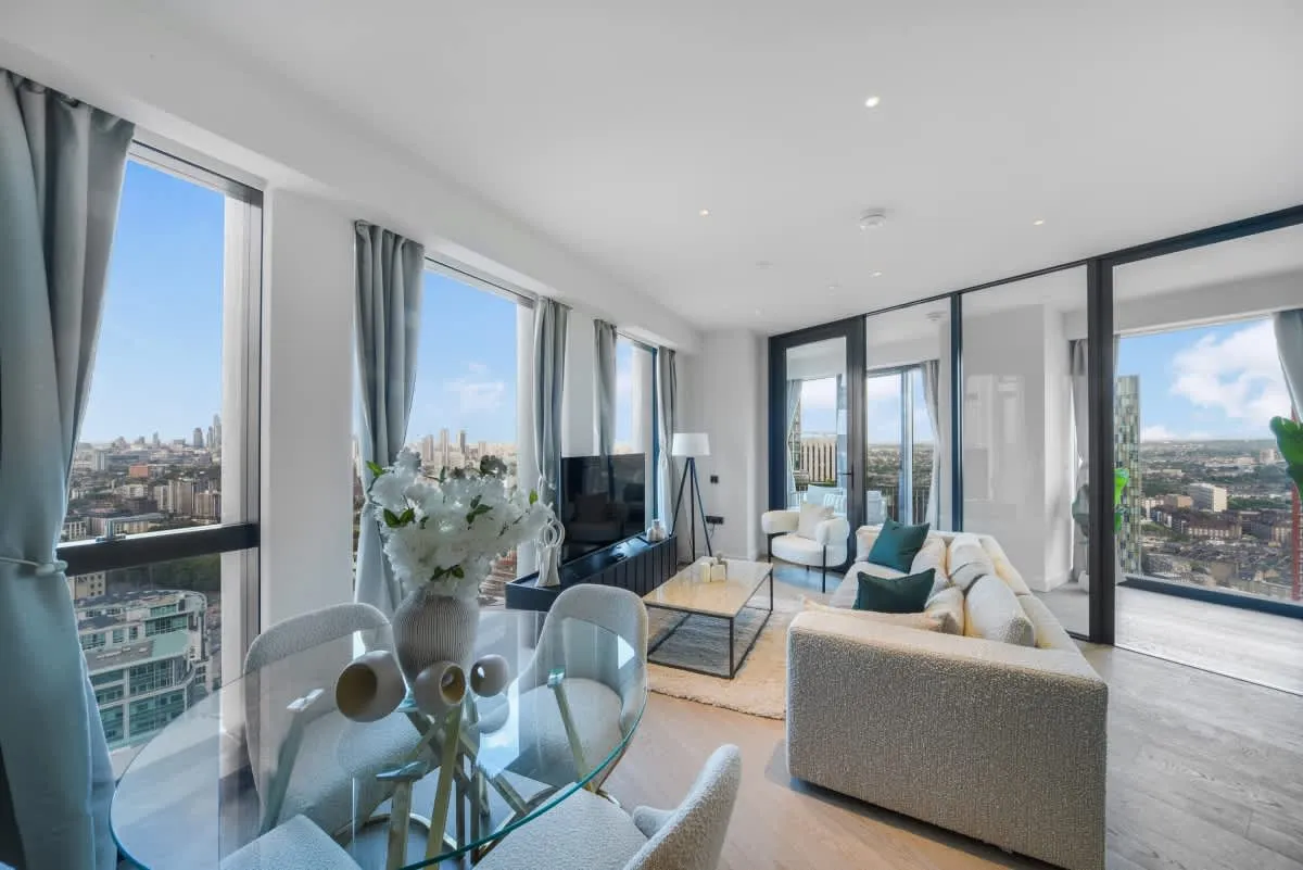 2 bed flat to rent, Nine Elms Lane, London, SW8