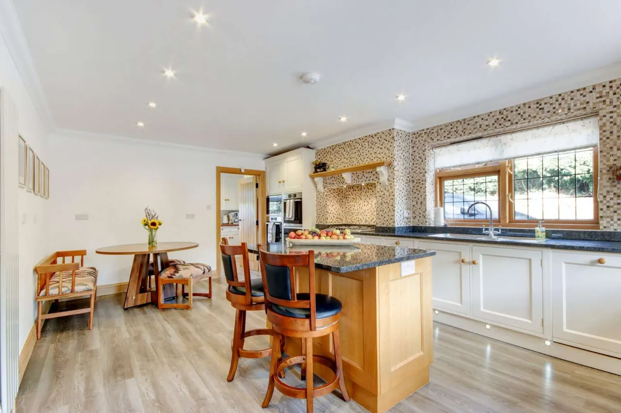 Station Road, Hurst Green, TN19, photo 7