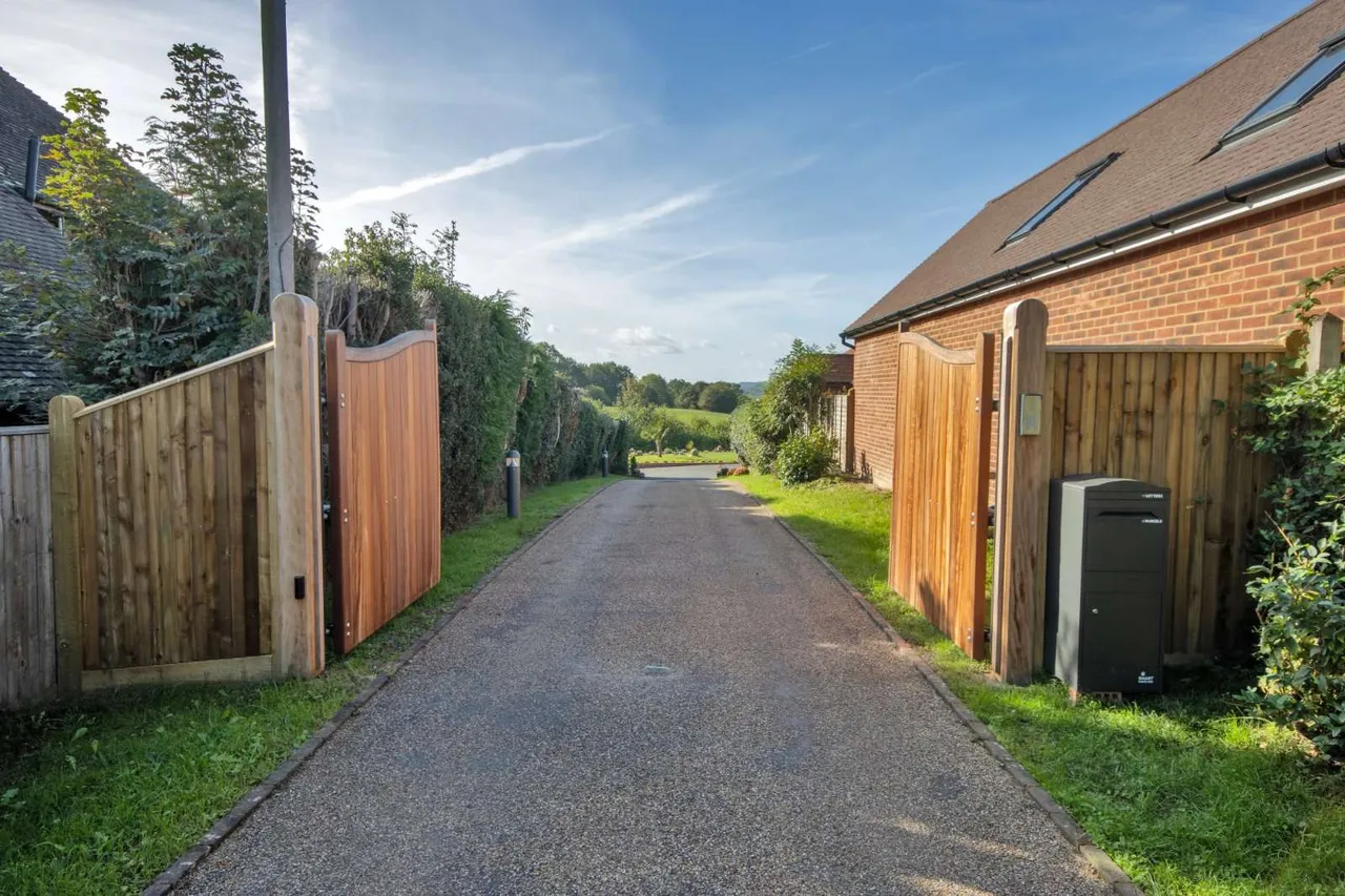 Station Road, Hurst Green, TN19, photo 20