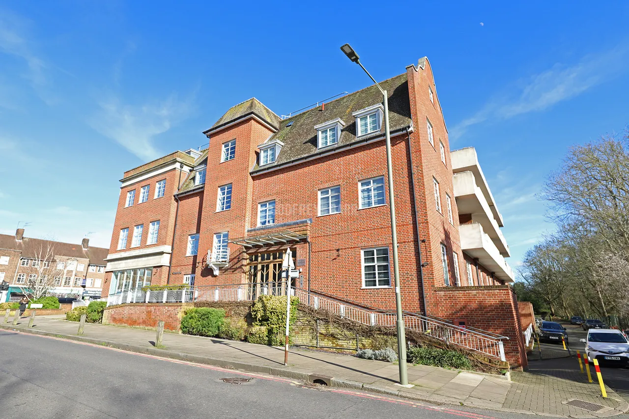 3 bed flat for sale, Kingsley Way, Hampstead Garden Suburb, N2