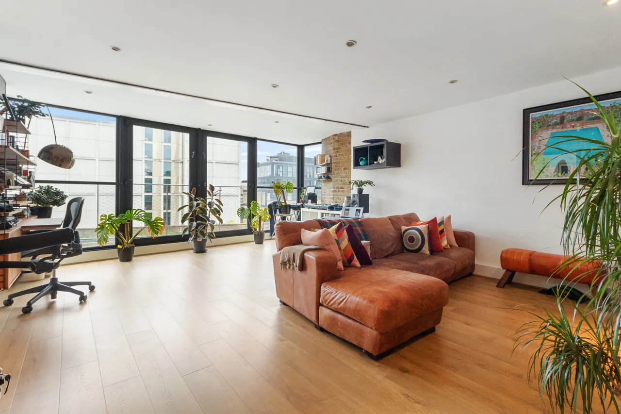 1 bed flat for sale — Union Central Building, Kingsland Road, London E2