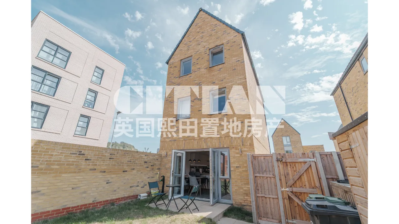 3 bed flat to rent, Longhoughton Avenue, Western, DA10