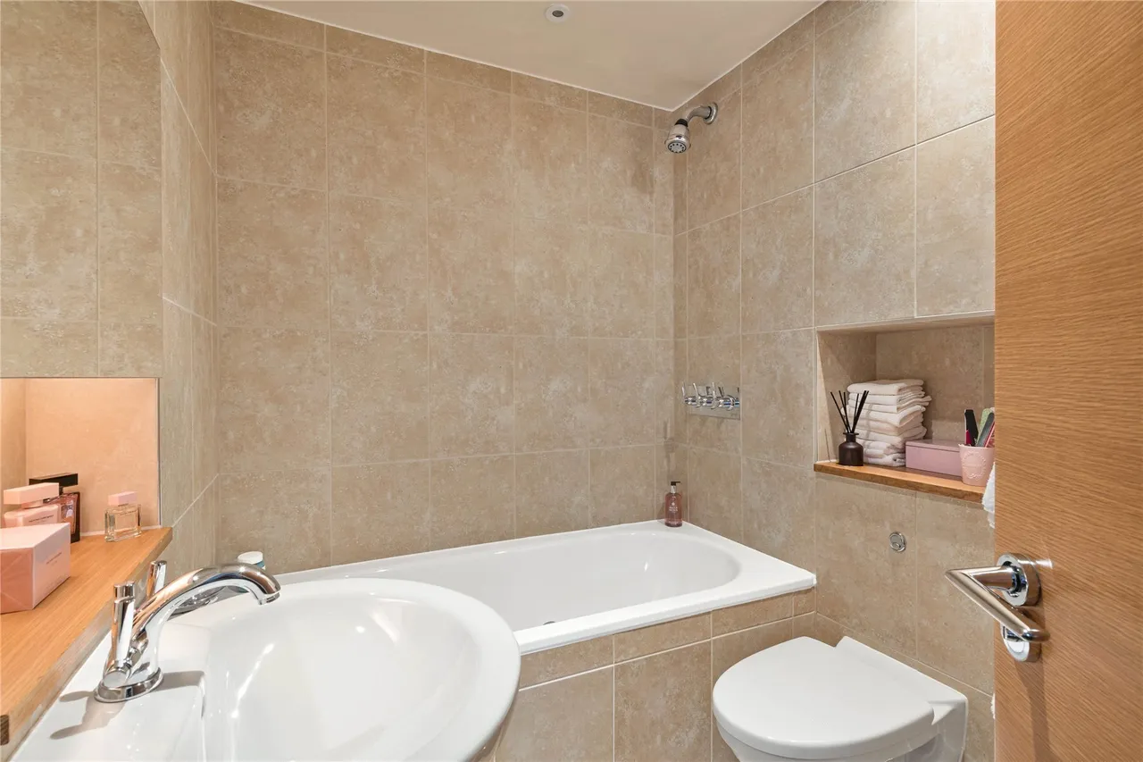Wendle Square, London, SW11, photo 6