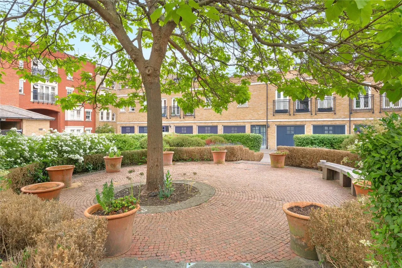 Wendle Square, London, SW11, photo 7