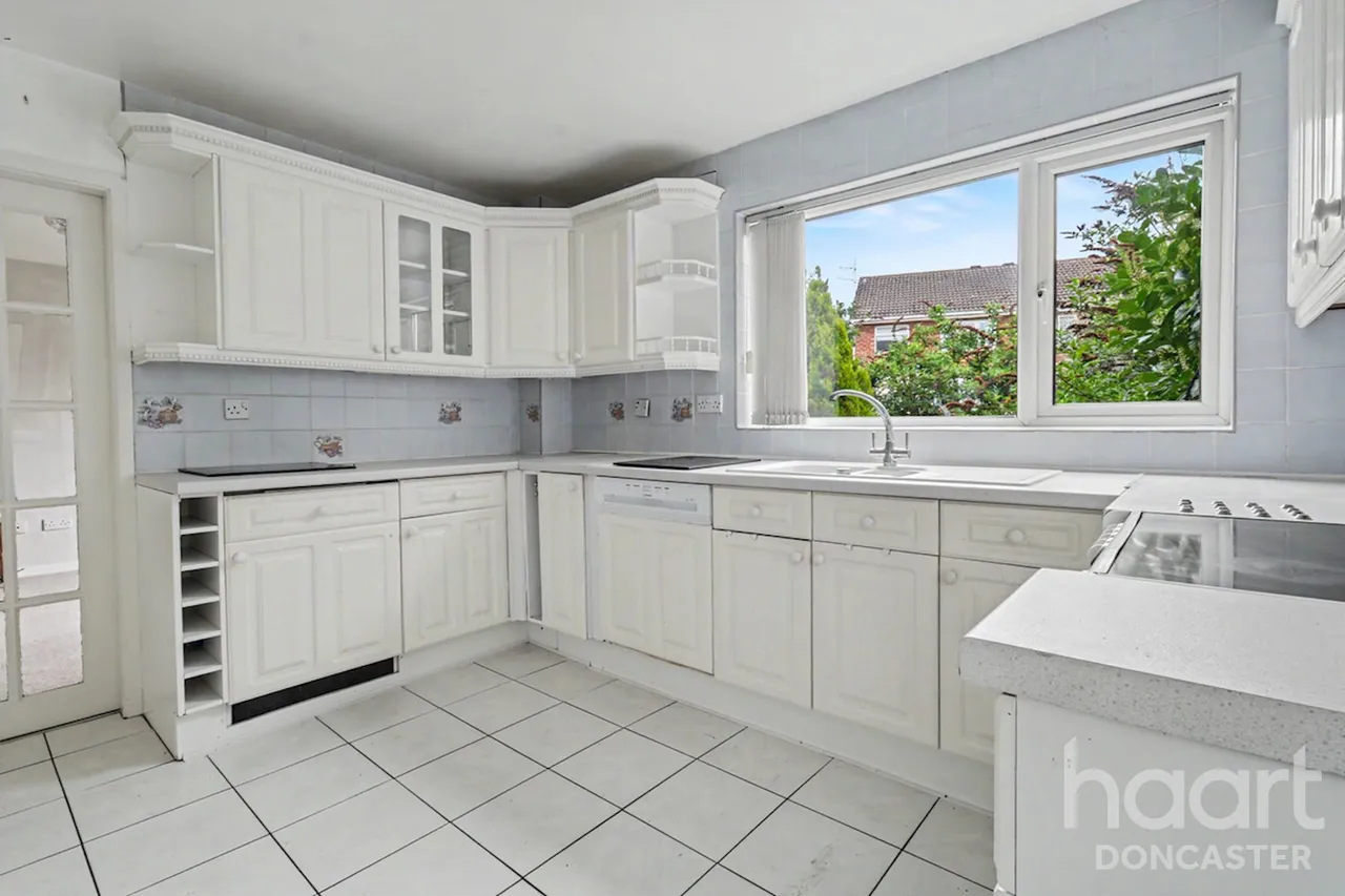 Springwell Lane, Balby, DN4, photo 2