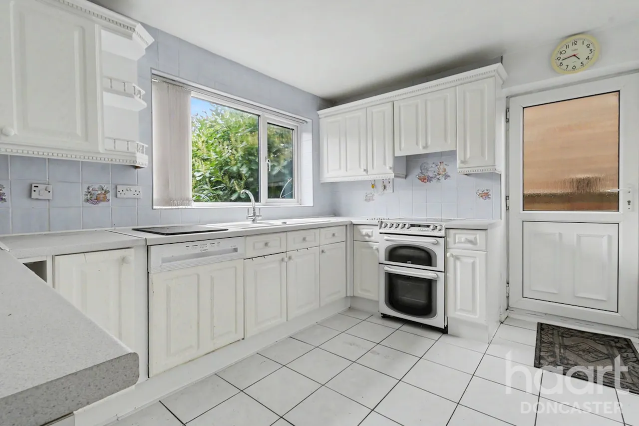 Springwell Lane, Balby, DN4, photo 12