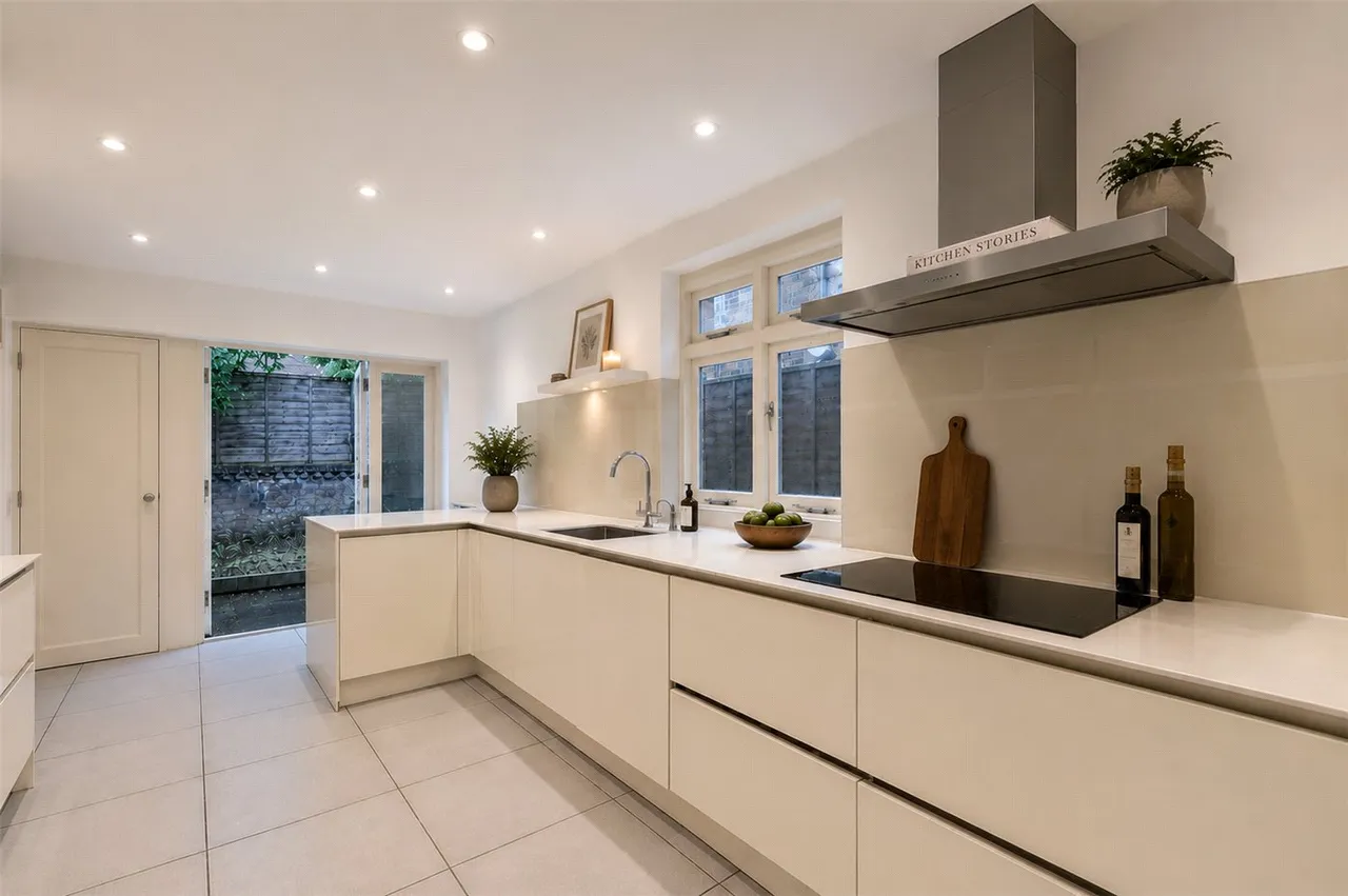 Cathles Road, London, SW12, photo 3