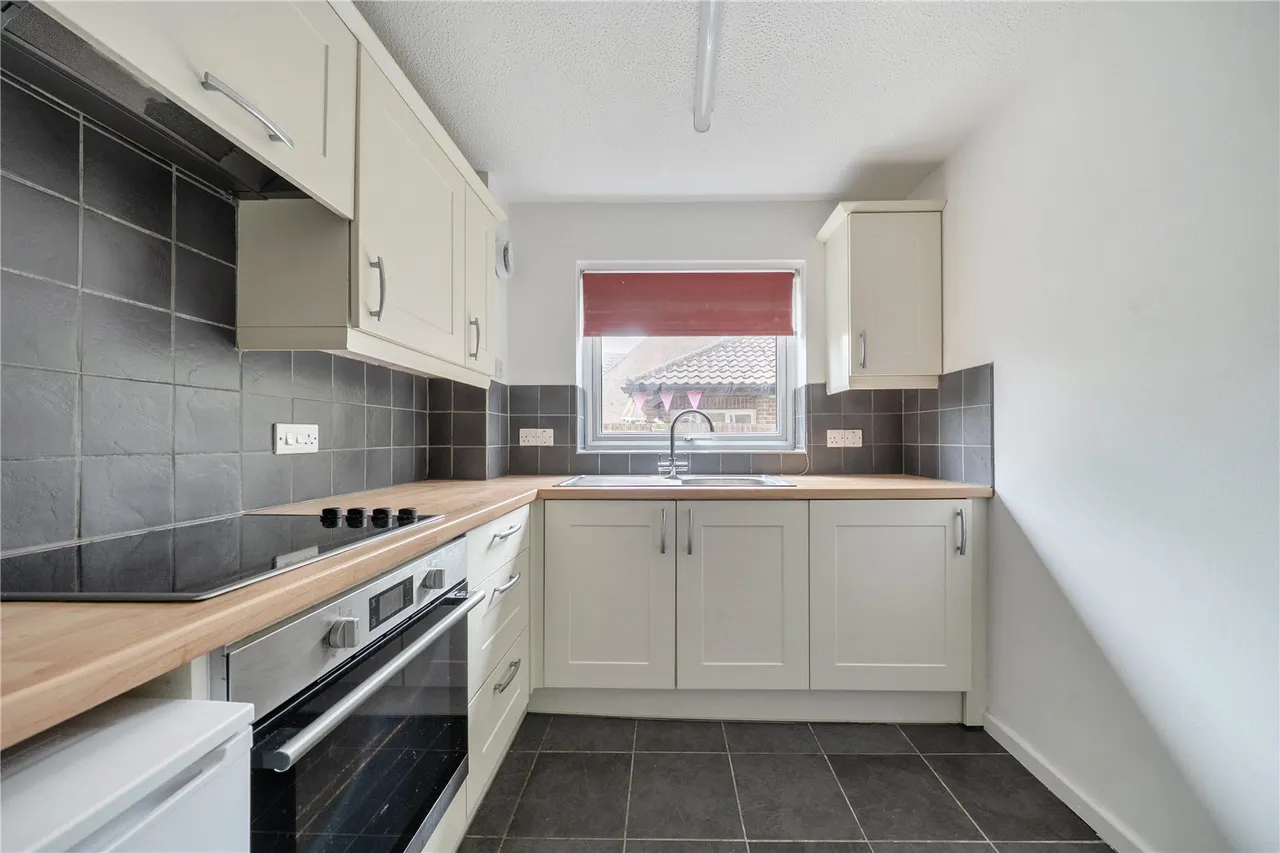 Gordon Court, 110 Gordon Road, Camberley, Surrey, GU15 2JQ, photo 3