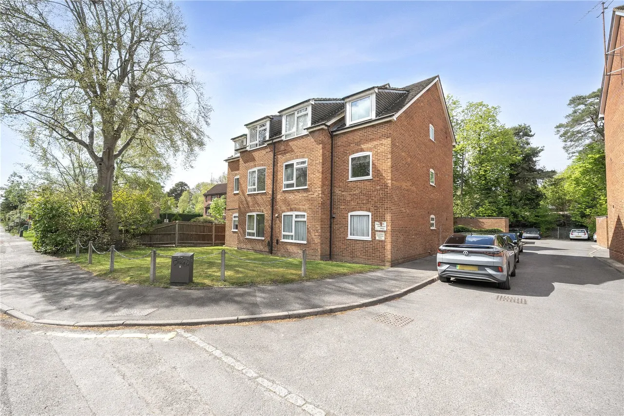 Gordon Court, 110 Gordon Road, Camberley, Surrey, GU15 2JQ, photo 8
