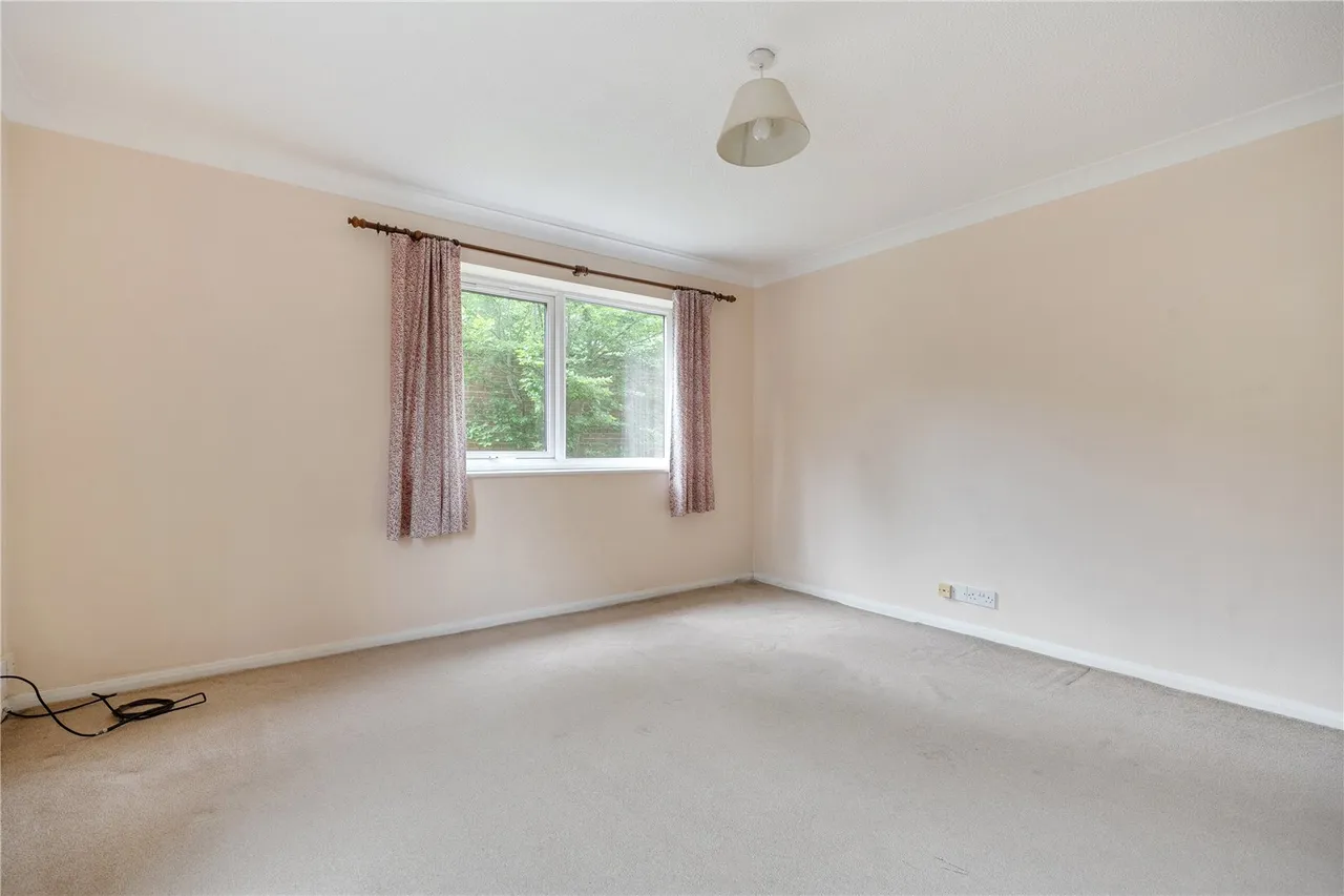 Gordon Court, 110 Gordon Road, Camberley, Surrey, GU15 2JQ, photo 2