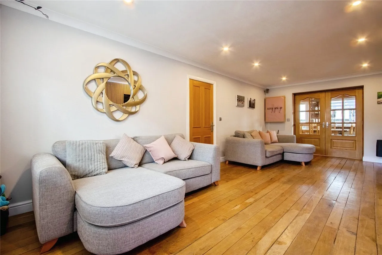Chapel Street, Tingley, Wakefield, West Yorkshire, WF3, photo 2