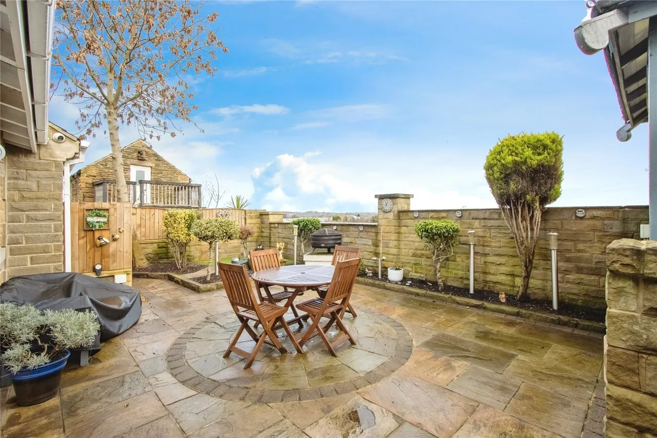 Chapel Street, Tingley, Wakefield, West Yorkshire, WF3, photo 4